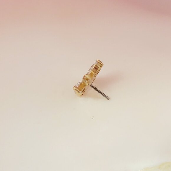 Butterfly threadless titanium top in gold with clear gems - Picture 6 of 6